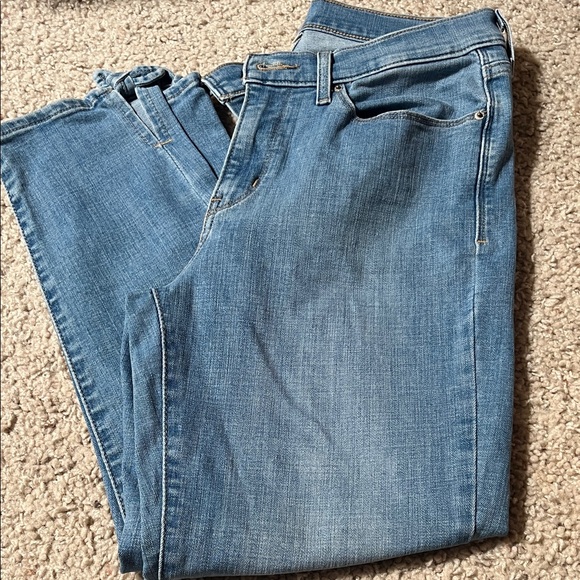 Levi's Light Blue Women's Straight Leg Jeans - Picture 3 of 5